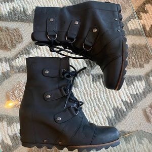 Sorel Women’s wedge winter boots